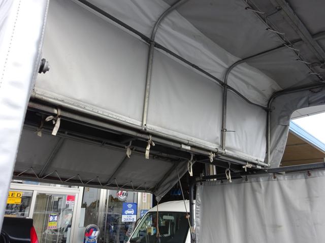 キャリイトラック 4WD ウイング車 幌付き フロアオートマ ETC エアコン パワステ 運転席助手席エアバック ABS 荷台ゴムマット ドアバイザー(6枚目)