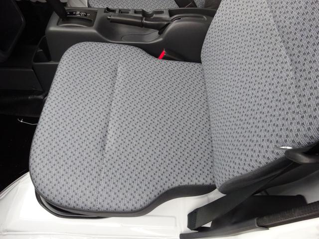 キャリイトラック 4WD ウイング車 幌付き フロアオートマ ETC エアコン パワステ 運転席助手席エアバック ABS 荷台ゴムマット ドアバイザー(31枚目)