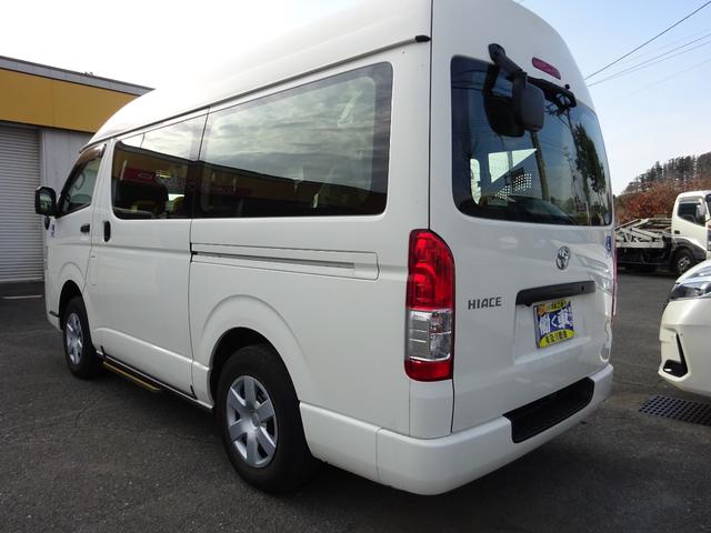 ハイエースバン 福祉車両 4WD リアリフト付き 車イス1台固定 10人乗り トヨタセーフティセンス 純正ナビ バックカメラ 左側パワースライドドア オートステップ 寒冷地仕様2バッテリー リアヒーター ウェルキャブ(10枚目)