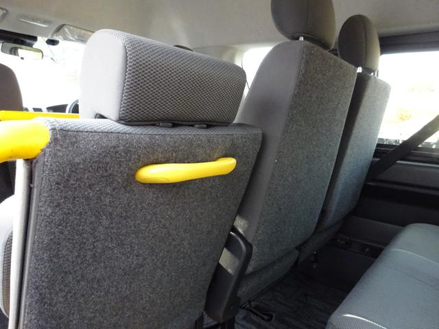 ハイエースバン 福祉車両 4WD リアリフト付き 車イス1台固定 10人乗り トヨタセーフティセンス 純正ナビ バックカメラ 左側パワースライドドア オートステップ 寒冷地仕様2バッテリー リアヒーター ウェルキャブ(26枚目)