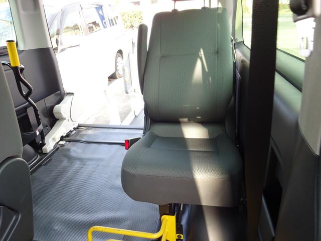 ハイエースバン 福祉車両 4WD リアリフト付き 車イス1台固定 10人乗り トヨタセーフティセンス 純正ナビ バックカメラ 左側パワースライドドア オートステップ 寒冷地仕様2バッテリー リアヒーター ウェルキャブ(27枚目)