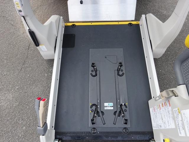 ハイエースバン 福祉車両 4WD リアリフト付き 車イス1台固定 10人乗り トヨタセーフティセンス 純正ナビ バックカメラ 左側パワースライドドア オートステップ 寒冷地仕様2バッテリー リアヒーター ウェルキャブ(30枚目)