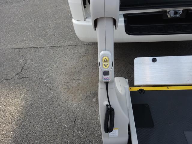 ハイエースバン 福祉車両 4WD リアリフト付き 車イス1台固定 10人乗り トヨタセーフティセンス 純正ナビ バックカメラ 左側パワースライドドア オートステップ 寒冷地仕様2バッテリー リアヒーター ウェルキャブ(31枚目)