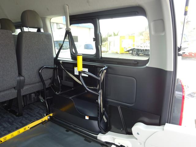 ハイエースバン 福祉車両 4WD リアリフト付き 車イス1台固定 10人乗り トヨタセーフティセンス 純正ナビ バックカメラ 左側パワースライドドア オートステップ 寒冷地仕様2バッテリー リアヒーター ウェルキャブ(33枚目)
