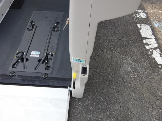 ハイエースバン 福祉車両 4WD リアリフト付き 車イス1台固定 10人乗り トヨタセーフティセンス 純正ナビ バックカメラ 左側パワースライドドア オートステップ 寒冷地仕様2バッテリー リアヒーター ウェルキャブ(36枚目)