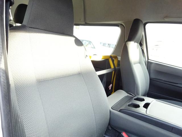 ハイエースバン 福祉車両 4WD リアリフト付き 車イス1台固定 10人乗り トヨタセーフティセンス 純正ナビ バックカメラ 左側パワースライドドア オートステップ 寒冷地仕様2バッテリー リアヒーター ウェルキャブ(41枚目)