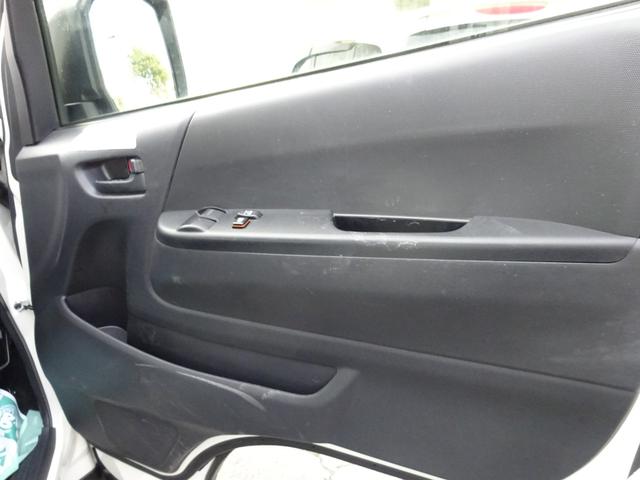 ハイエースバン 福祉車両 4WD リアリフト付き 車イス1台固定 10人乗り トヨタセーフティセンス 純正ナビ バックカメラ 左側パワースライドドア オートステップ 寒冷地仕様2バッテリー リアヒーター ウェルキャブ(42枚目)