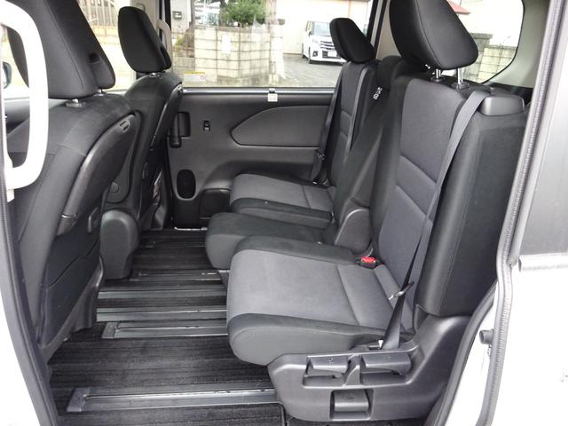 ランディ ２．０Ｘ　８人乗り　ナビＴＶ　バックカメラ　ドライブレコーダー　左側パワースライドドア　ＥＴＣ　衝突被害軽減ブレーキシステム　スマートキー　プッシュスタート　アイドリングストップ（4枚目）