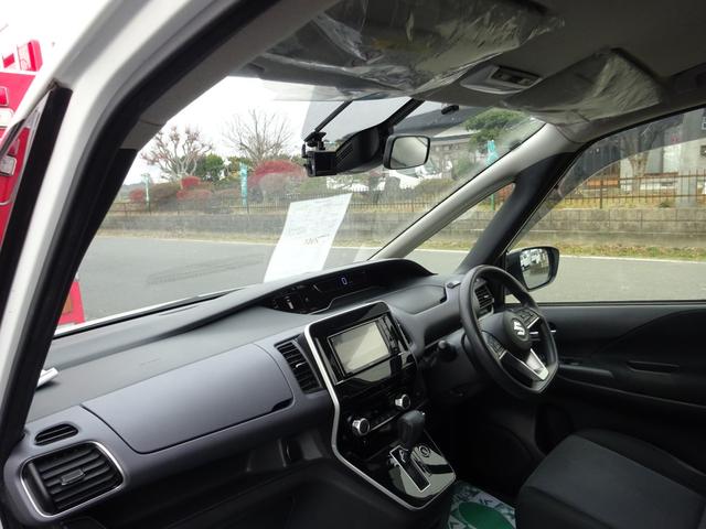 ランディ ２．０Ｘ　８人乗り　ナビＴＶ　バックカメラ　ドライブレコーダー　左側パワースライドドア　ＥＴＣ　衝突被害軽減ブレーキシステム　スマートキー　プッシュスタート　アイドリングストップ（11枚目）