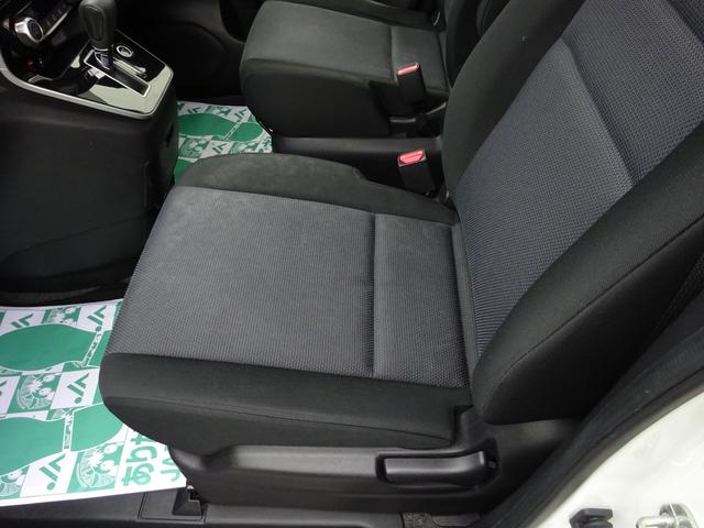 ランディ ２．０Ｘ　８人乗り　ナビＴＶ　バックカメラ　ドライブレコーダー　左側パワースライドドア　ＥＴＣ　衝突被害軽減ブレーキシステム　スマートキー　プッシュスタート　アイドリングストップ（13枚目）