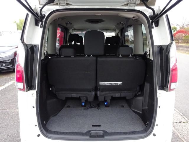 ランディ ２．０Ｘ　８人乗り　ナビＴＶ　バックカメラ　ドライブレコーダー　左側パワースライドドア　ＥＴＣ　衝突被害軽減ブレーキシステム　スマートキー　プッシュスタート　アイドリングストップ（26枚目）