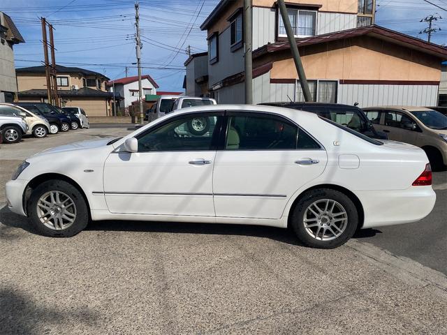 クラウン ロイヤルエクストラｉ－Ｆｏｕｒ　Ｑパッケージ　４ＷＤ　８ヶ月８０００ｋｍ保証付き　走行９．２万ｋｍ　ナビＢカメ　アルミホイール　ＡＴ　スマートキー　電動格納ミラー　ＣＤ　パワーステアリング　パワーウィンドウ　運転席エアバッグ　助手席エアバッグ（20枚目）