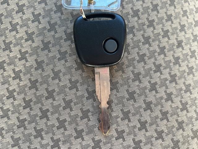 アルト Ｆ　４ＷＤ　８ヶ月８０００ＫＭ保証付き　キーレスエントリー　ＣＶＴ　ＡＢＳ　ＣＤ　エアコン　パワーステアリング　パワーウィンドウ　運転席エアバッグ（9枚目）