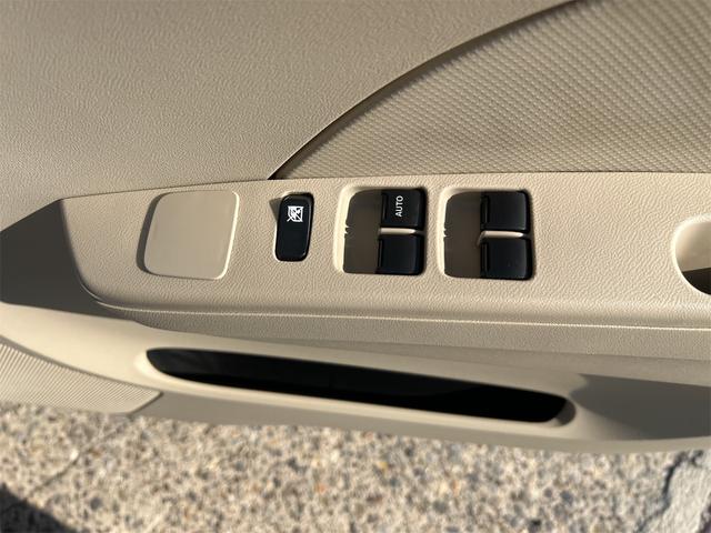 アルト Ｆ　４ＷＤ　８ヶ月８０００ＫＭ保証付き　キーレスエントリー　ＣＶＴ　ＡＢＳ　ＣＤ　エアコン　パワーステアリング　パワーウィンドウ　運転席エアバッグ（11枚目）