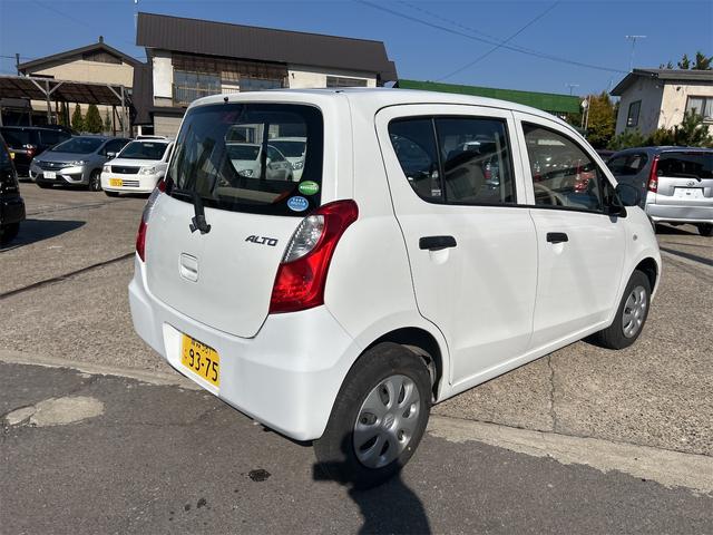 アルト Ｆ　４ＷＤ　８ヶ月８０００ＫＭ保証付き　キーレスエントリー　ＣＶＴ　ＡＢＳ　ＣＤ　エアコン　パワーステアリング　パワーウィンドウ　運転席エアバッグ（17枚目）