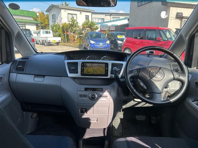 ヴォクシー Z 煌 4WD 8ヶ月8000KM保証付き ナビ 両側スライドドア HID キーレスエントリー 電動格納ミラー 3列シート CVT アルミホイール ミュージックプレイヤー接続可 衝突安全ボディ ABS(2枚目)