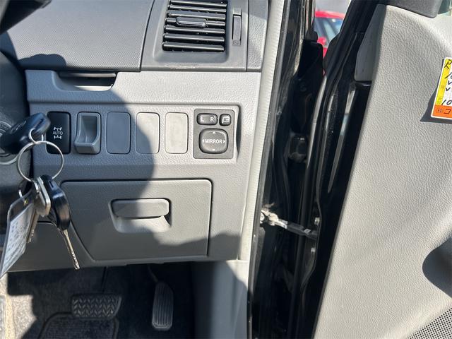 ヴォクシー Z 煌 4WD 8ヶ月8000KM保証付き ナビ 両側スライドドア HID キーレスエントリー 電動格納ミラー 3列シート CVT アルミホイール ミュージックプレイヤー接続可 衝突安全ボディ ABS(4枚目)
