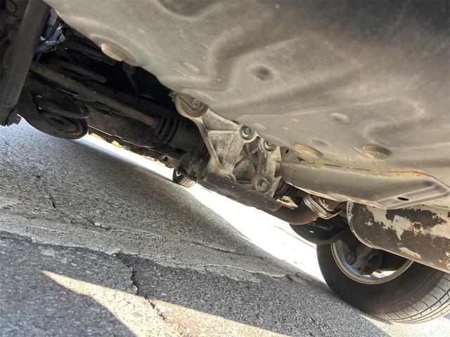 ヴォクシー Z 煌 4WD 8ヶ月8000KM保証付き ナビ 両側スライドドア HID キーレスエントリー 電動格納ミラー 3列シート CVT アルミホイール ミュージックプレイヤー接続可 衝突安全ボディ ABS(5枚目)