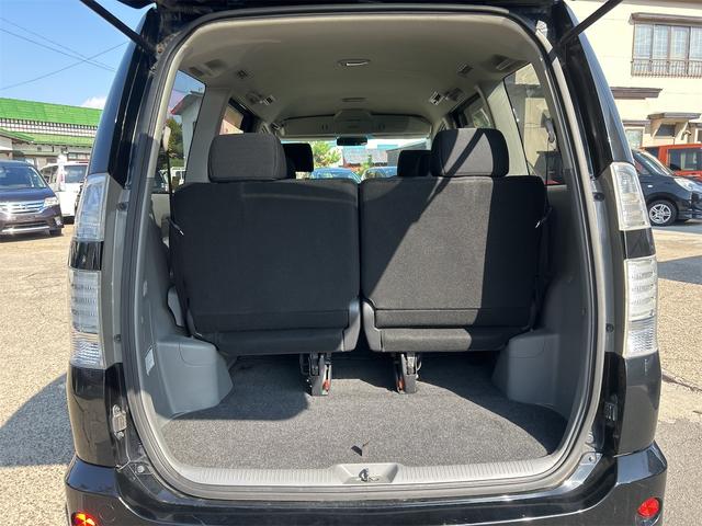 ヴォクシー Z 煌 4WD 8ヶ月8000KM保証付き ナビ 両側スライドドア HID キーレスエントリー 電動格納ミラー 3列シート CVT アルミホイール ミュージックプレイヤー接続可 衝突安全ボディ ABS(6枚目)