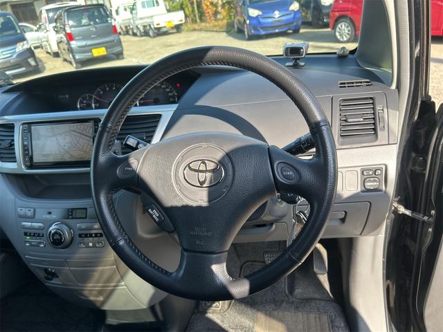 ヴォクシー Z 煌 4WD 8ヶ月8000KM保証付き ナビ 両側スライドドア HID キーレスエントリー 電動格納ミラー 3列シート CVT アルミホイール ミュージックプレイヤー接続可 衝突安全ボディ ABS(7枚目)