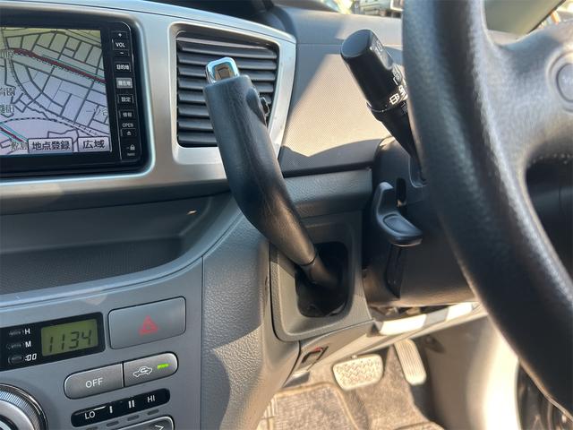 ヴォクシー Z 煌 4WD 8ヶ月8000KM保証付き ナビ 両側スライドドア HID キーレスエントリー 電動格納ミラー 3列シート CVT アルミホイール ミュージックプレイヤー接続可 衝突安全ボディ ABS(8枚目)