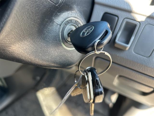 ヴォクシー Z 煌 4WD 8ヶ月8000KM保証付き ナビ 両側スライドドア HID キーレスエントリー 電動格納ミラー 3列シート CVT アルミホイール ミュージックプレイヤー接続可 衝突安全ボディ ABS(9枚目)