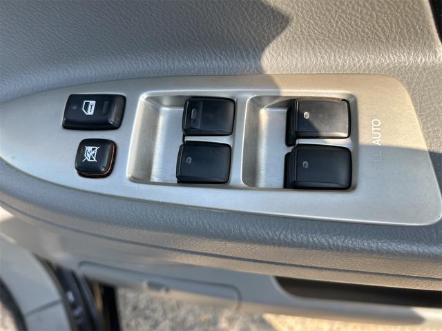 ヴォクシー Z 煌 4WD 8ヶ月8000KM保証付き ナビ 両側スライドドア HID キーレスエントリー 電動格納ミラー 3列シート CVT アルミホイール ミュージックプレイヤー接続可 衝突安全ボディ ABS(10枚目)