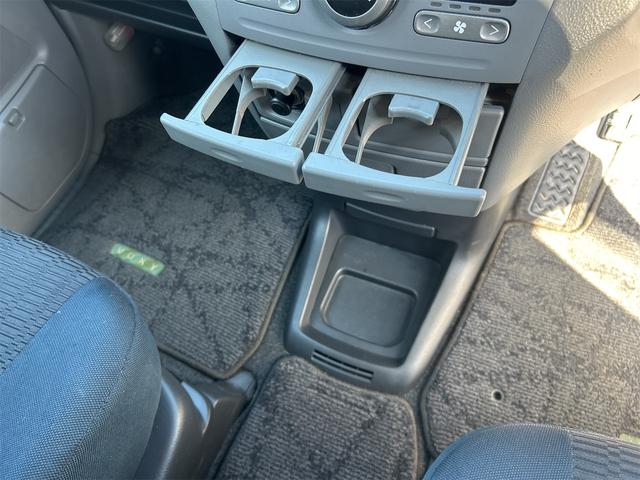 ヴォクシー Z 煌 4WD 8ヶ月8000KM保証付き ナビ 両側スライドドア HID キーレスエントリー 電動格納ミラー 3列シート CVT アルミホイール ミュージックプレイヤー接続可 衝突安全ボディ ABS(12枚目)