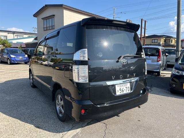 ヴォクシー Z 煌 4WD 8ヶ月8000KM保証付き ナビ 両側スライドドア HID キーレスエントリー 電動格納ミラー 3列シート CVT アルミホイール ミュージックプレイヤー接続可 衝突安全ボディ ABS(18枚目)