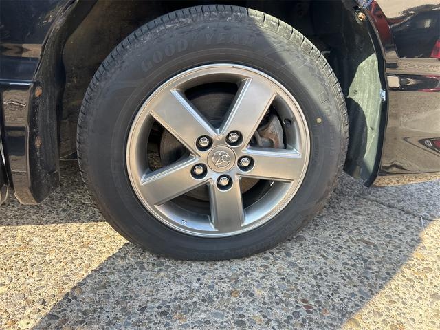 ヴォクシー Z 煌 4WD 8ヶ月8000KM保証付き ナビ 両側スライドドア HID キーレスエントリー 電動格納ミラー 3列シート CVT アルミホイール ミュージックプレイヤー接続可 衝突安全ボディ ABS(20枚目)