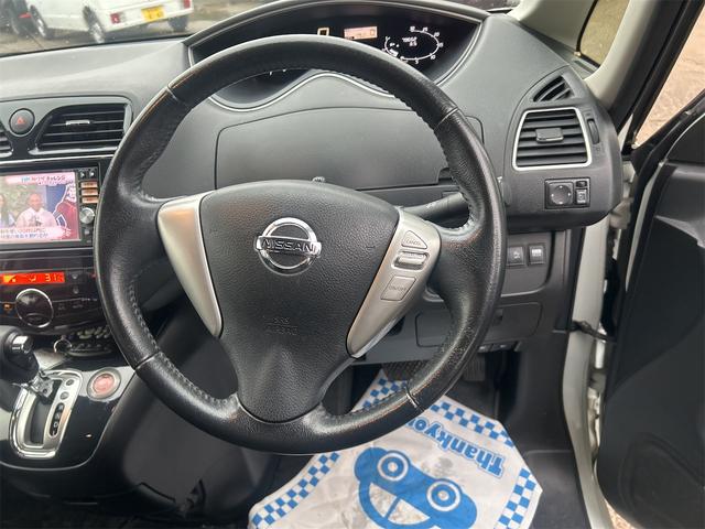 セレナ ハイウェイスター　Ｖセレクション　４ＷＤ　ＴＶ　オートクルーズコントロール　両側電動スライドドア　ＨＩＤ　スマートキー　アイドリングストップ　電動格納ミラー　３列シート　ウォークスルー　ＣＶＴ　アルミホイール（7枚目）