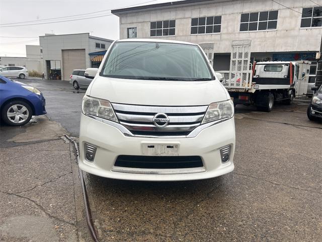 セレナ ハイウェイスター　Ｖセレクション　４ＷＤ　ＴＶ　オートクルーズコントロール　両側電動スライドドア　ＨＩＤ　スマートキー　アイドリングストップ　電動格納ミラー　３列シート　ウォークスルー　ＣＶＴ　アルミホイール（14枚目）