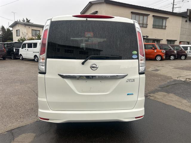 セレナ ハイウェイスター　Ｖセレクション　４ＷＤ　ＴＶ　オートクルーズコントロール　両側電動スライドドア　ＨＩＤ　スマートキー　アイドリングストップ　電動格納ミラー　３列シート　ウォークスルー　ＣＶＴ　アルミホイール（18枚目）