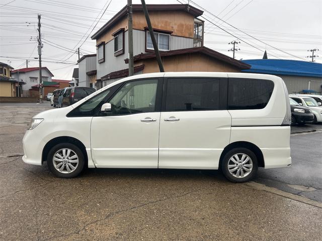 セレナ ハイウェイスター　Ｖセレクション　４ＷＤ　ＴＶ　オートクルーズコントロール　両側電動スライドドア　ＨＩＤ　スマートキー　アイドリングストップ　電動格納ミラー　３列シート　ウォークスルー　ＣＶＴ　アルミホイール（20枚目）