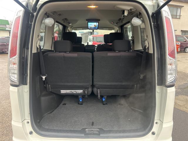 セレナ ハイウェイスター　Ｖセレクション　４ＷＤ　ＴＶ　オートクルーズコントロール　両側電動スライドドア　ＨＩＤ　スマートキー　アイドリングストップ　電動格納ミラー　３列シート　ウォークスルー　ＣＶＴ　アルミホイール（21枚目）