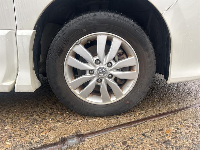 セレナ ハイウェイスター　Ｖセレクション　４ＷＤ　ＴＶ　オートクルーズコントロール　両側電動スライドドア　ＨＩＤ　スマートキー　アイドリングストップ　電動格納ミラー　３列シート　ウォークスルー　ＣＶＴ　アルミホイール（27枚目）