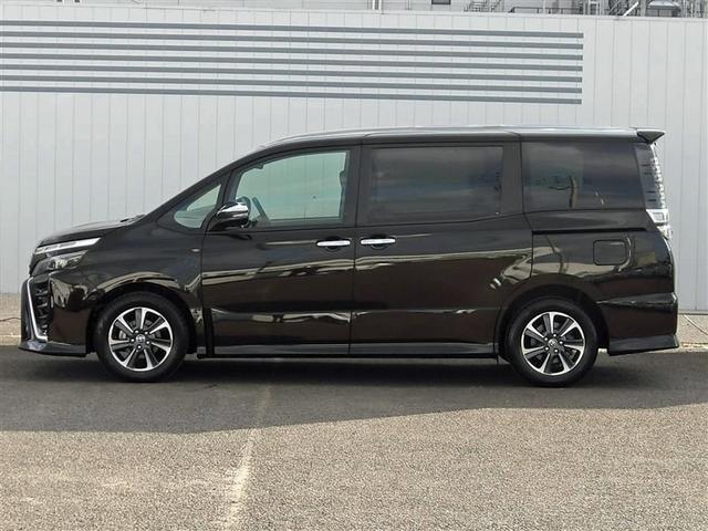 ヴォクシー ZS フルセグ メモリーナビ DVD再生 後席モニター バックカメラ 衝突被害軽減システム ETC ドラレコ 両側電動スライド LEDヘッドランプ ウオークスルー 乗車定員7人 3列シート ワンオーナー(4枚目)