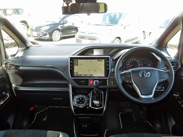 ヴォクシー ZS フルセグ メモリーナビ DVD再生 後席モニター バックカメラ 衝突被害軽減システム ETC ドラレコ 両側電動スライド LEDヘッドランプ ウオークスルー 乗車定員7人 3列シート ワンオーナー(6枚目)