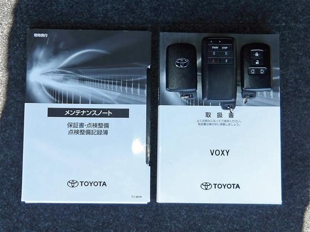 ヴォクシー ZS フルセグ メモリーナビ DVD再生 後席モニター バックカメラ 衝突被害軽減システム ETC ドラレコ 両側電動スライド LEDヘッドランプ ウオークスルー 乗車定員7人 3列シート ワンオーナー(20枚目)