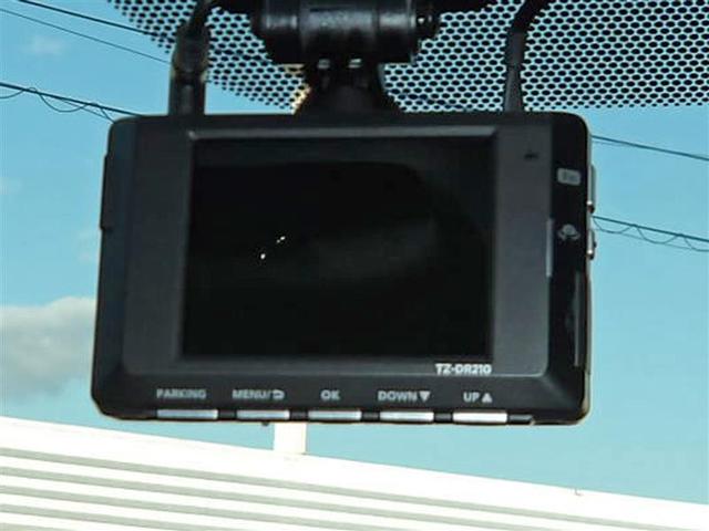 ヴェルファイアハイブリッド Ｚ　プレミア　革シート　サンルーフ　４ＷＤ　フルセグ　メモリーナビ　ミュージックプレイヤー接続可　後席モニター　バックカメラ　衝突被害軽減システム　ＥＴＣ　ドラレコ　両側電動スライド　ＬＥＤヘッドランプ　３列シート（10枚目）