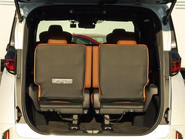 ヴェルファイアハイブリッド Ｚ　プレミア　革シート　サンルーフ　４ＷＤ　フルセグ　メモリーナビ　ミュージックプレイヤー接続可　後席モニター　バックカメラ　衝突被害軽減システム　ＥＴＣ　ドラレコ　両側電動スライド　ＬＥＤヘッドランプ　３列シート（32枚目）