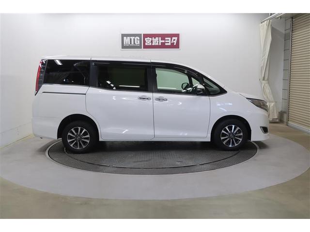 エスクァイア Ｇｉ　衝突被害軽減システム　４ＷＤ　ナビ＆ＴＶ　バックカメラ　ＥＴＣ　アルミホイール　両側電動スライド　乗車定員７人　オートクルーズコントロール　ＬＥＤヘッドランプ　ワンオーナー（9枚目）