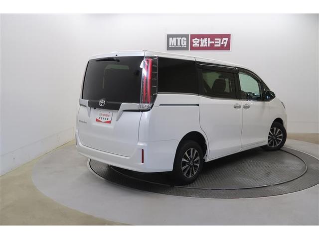 エスクァイア Ｇｉ　衝突被害軽減システム　４ＷＤ　ナビ＆ＴＶ　バックカメラ　ＥＴＣ　アルミホイール　両側電動スライド　乗車定員７人　オートクルーズコントロール　ＬＥＤヘッドランプ　ワンオーナー（10枚目）