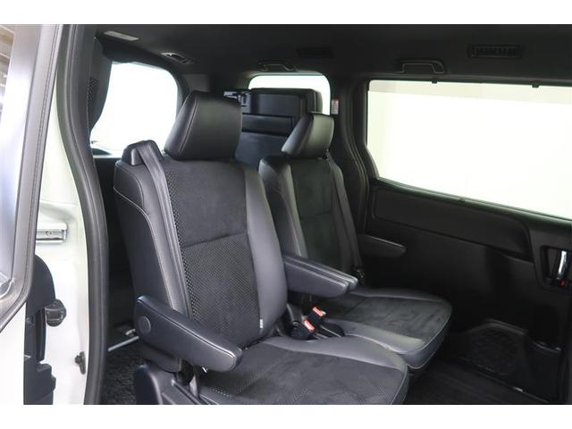 ヴォクシー ハイブリッドＺＳ　煌ＩＩＩ　衝突被害軽減システム　ナビ＆ＴＶ　フルエアロ　後席モニター　バックカメラ　ＥＴＣ　アルミホイール　両側電動スライド　乗車定員７人　ハイブリッド　オートクルーズコントロール　ＬＥＤヘッドランプ（14枚目）