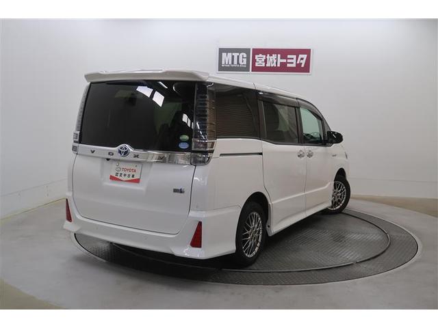 ヴォクシー ハイブリッドＺＳ　煌ＩＩ　衝突被害軽減システム　ナビ＆ＴＶ　フルエアロ　後席モニター　バックカメラ　ＥＴＣ　アルミホイール　両側電動スライド　乗車定員７人　ハイブリッド　オートクルーズコントロール　ＬＥＤヘッドランプ（8枚目）