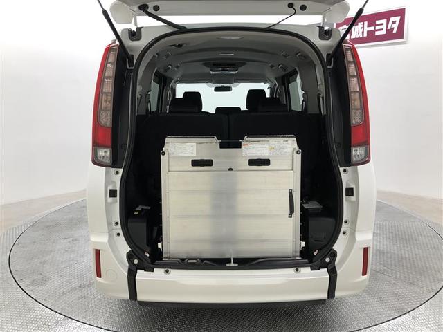 ノア Ｓｉ　クルマイスシヨウシャ　スロー　ナビ＆ＴＶ　後席モニター　バックカメラ　アルミホイール　乗車定員８人　ＬＥＤヘッドランプ　ワンオーナー　寒冷地（13枚目）