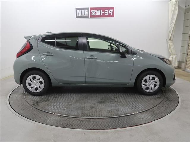 アクア Ｘ　衝突被害軽減システム　バックカメラ　ＥＴＣ　ハイブリッド　オートクルーズコントロール　ＬＥＤヘッドランプ　１００Ｖ電源　ワンオーナー（10枚目）