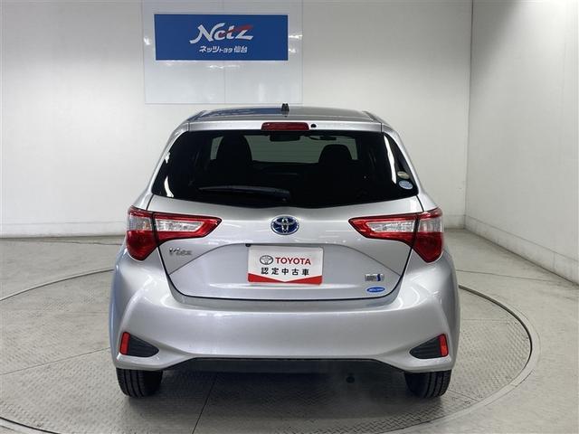 ヴィッツ ハイブリッドＦ　セーフティーエディション　フルセグ　メモリーナビ　ＤＶＤ再生　バックカメラ　衝突被害軽減システム　ＥＴＣ　ドラレコ（6枚目）