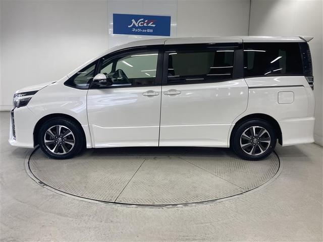 ヴォクシー ZS フルセグ メモリーナビ DVD再生 バックカメラ 衝突被害軽減システム 電動スライドドア LEDヘッドランプ ウオークスルー 乗車定員8人 3列シート ワンオーナー アイドリングストップ(4枚目)