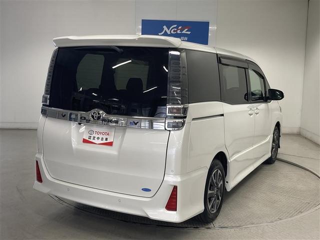 ヴォクシー ZS フルセグ メモリーナビ DVD再生 バックカメラ 衝突被害軽減システム 電動スライドドア LEDヘッドランプ ウオークスルー 乗車定員8人 3列シート ワンオーナー アイドリングストップ(8枚目)